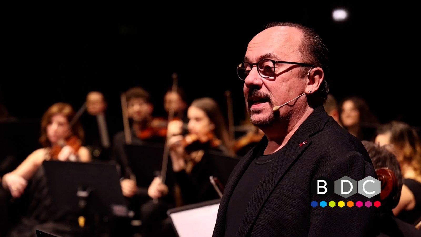 MEZZO SECOLO D'EUROPA NEL CONCERTO-RACCONTO CHE INCANTA IL TEATRO STABILE